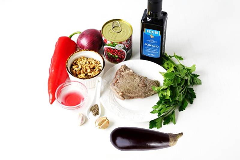 Грузинский салат с говядиной и баклажанами