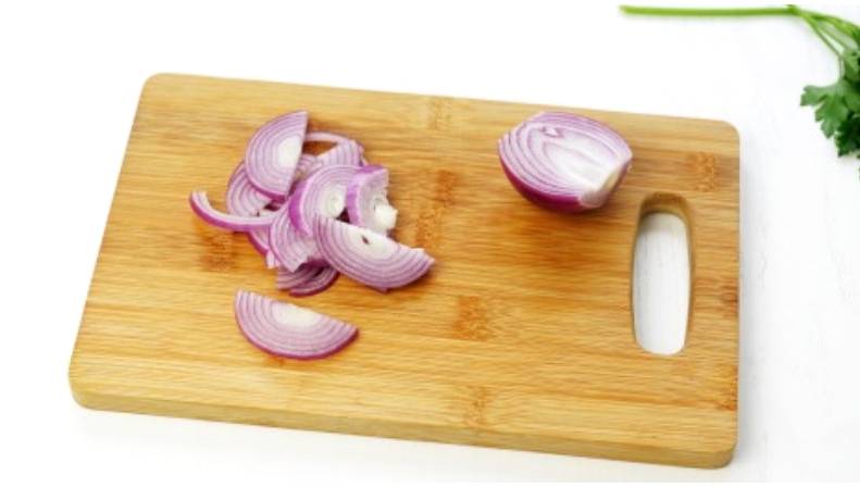 Грузинский салат с говядиной и баклажанами