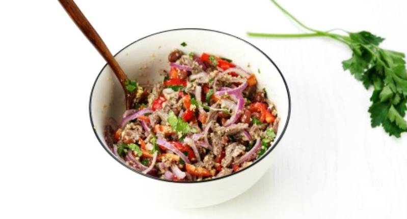 Грузинский салат с говядиной и баклажанами