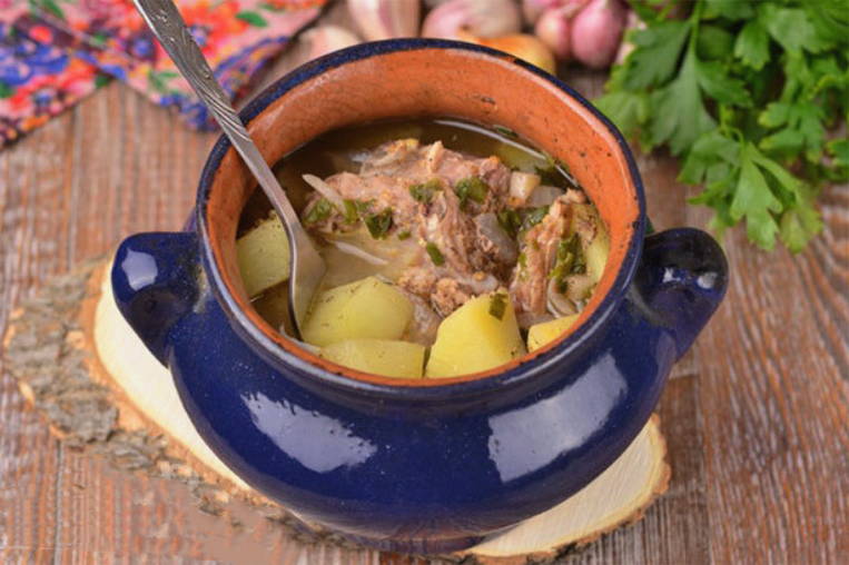 Баранина с картошкой и овощами в горшочке в духовке