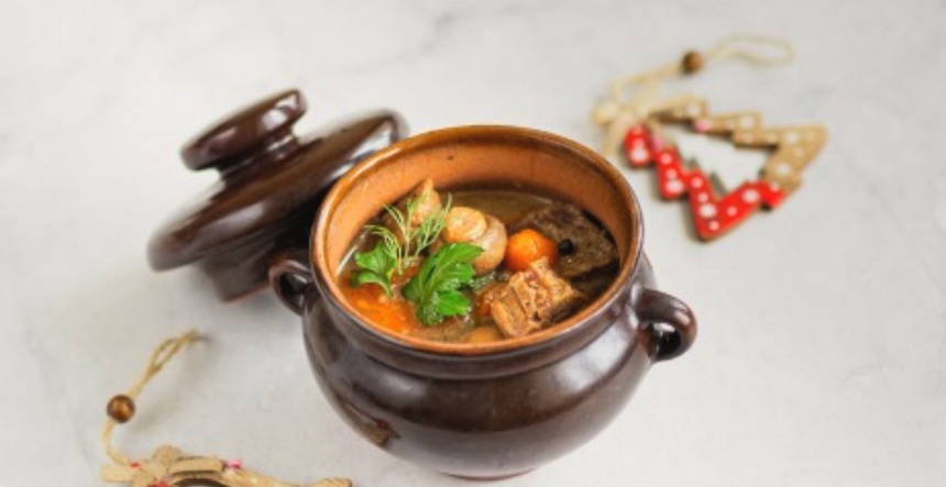 Жаркое из говядины с картошкой в горшочках в духовке