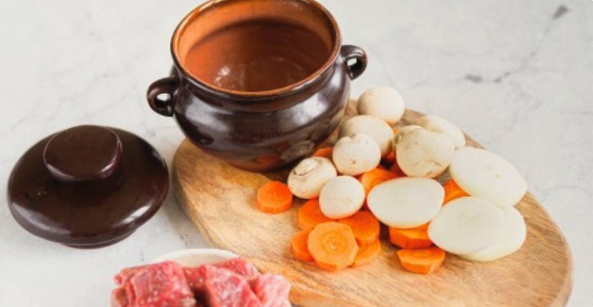 Жаркое из говядины с картошкой в горшочках в духовке