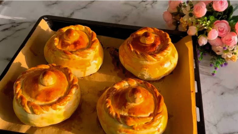 Горшочки из теста с мясом и картошкой в духовке