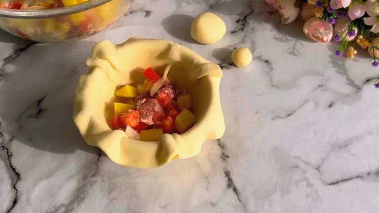 Горшочки из теста с мясом и картошкой в духовке
