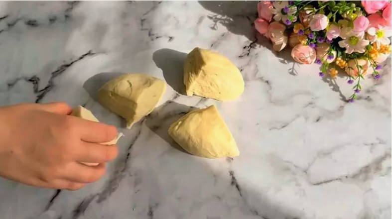 Горшочки из теста с мясом и картошкой в духовке