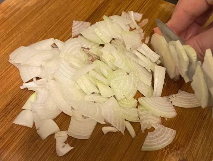 Курица с грибами в горшочках в духовке