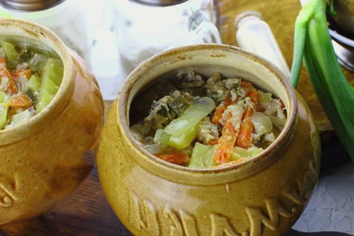 Картошка с фаршем в горшочках в духовке