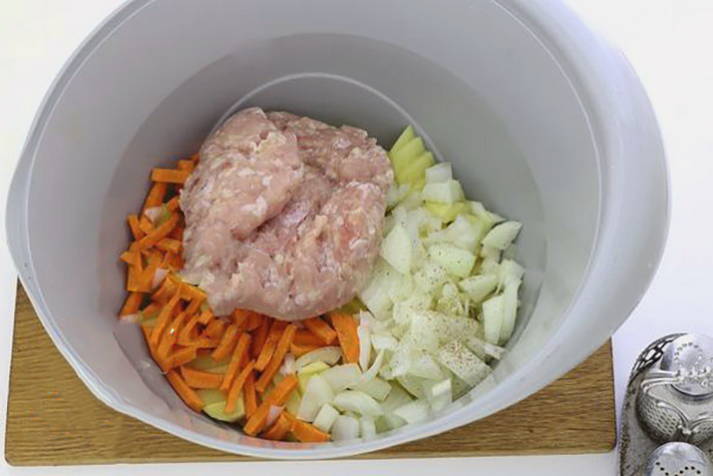 Картошка с фаршем в горшочках в духовке