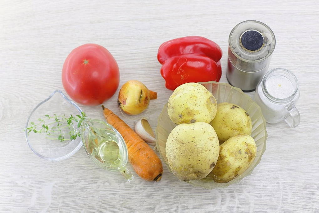 Картошка без мяса в горшочках в духовке