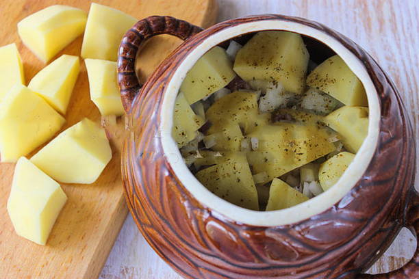 Чанахи из говядины в горшочках в духовке