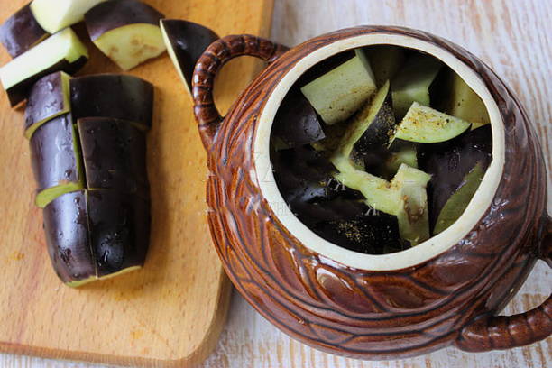 Чанахи из говядины в горшочках в духовке