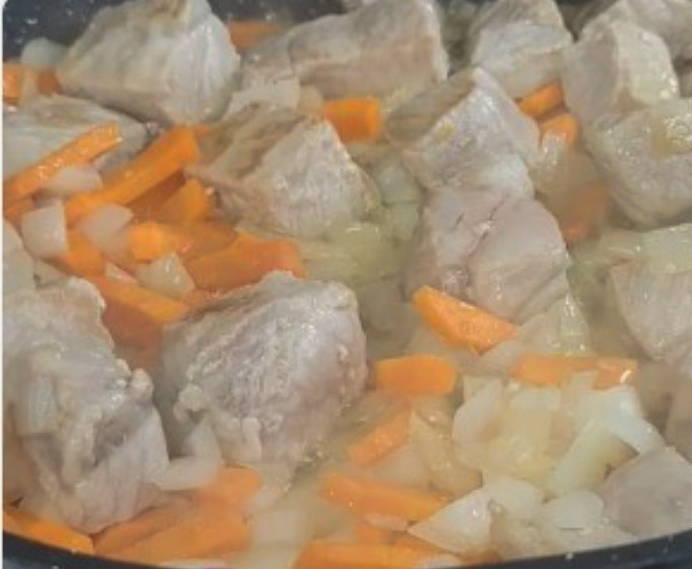 Чанахи из свинины в горшочках в духовке