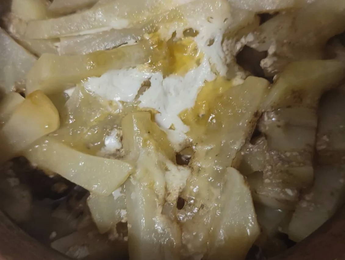 Жаркое с говядиной и картошкой в горшочках в духовке