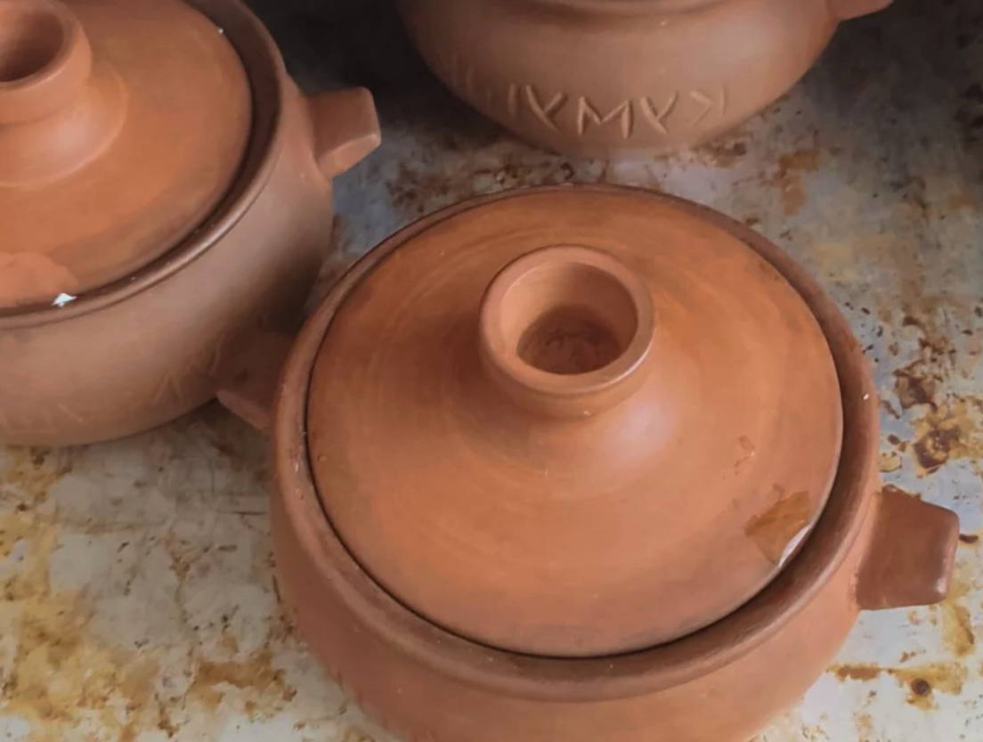 Жаркое с говядиной и картошкой в горшочках в духовке