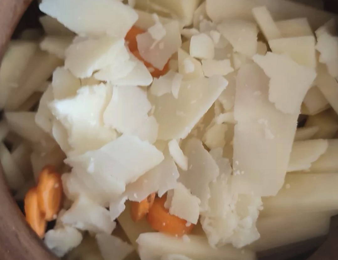 Жаркое с говядиной и картошкой в горшочках в духовке
