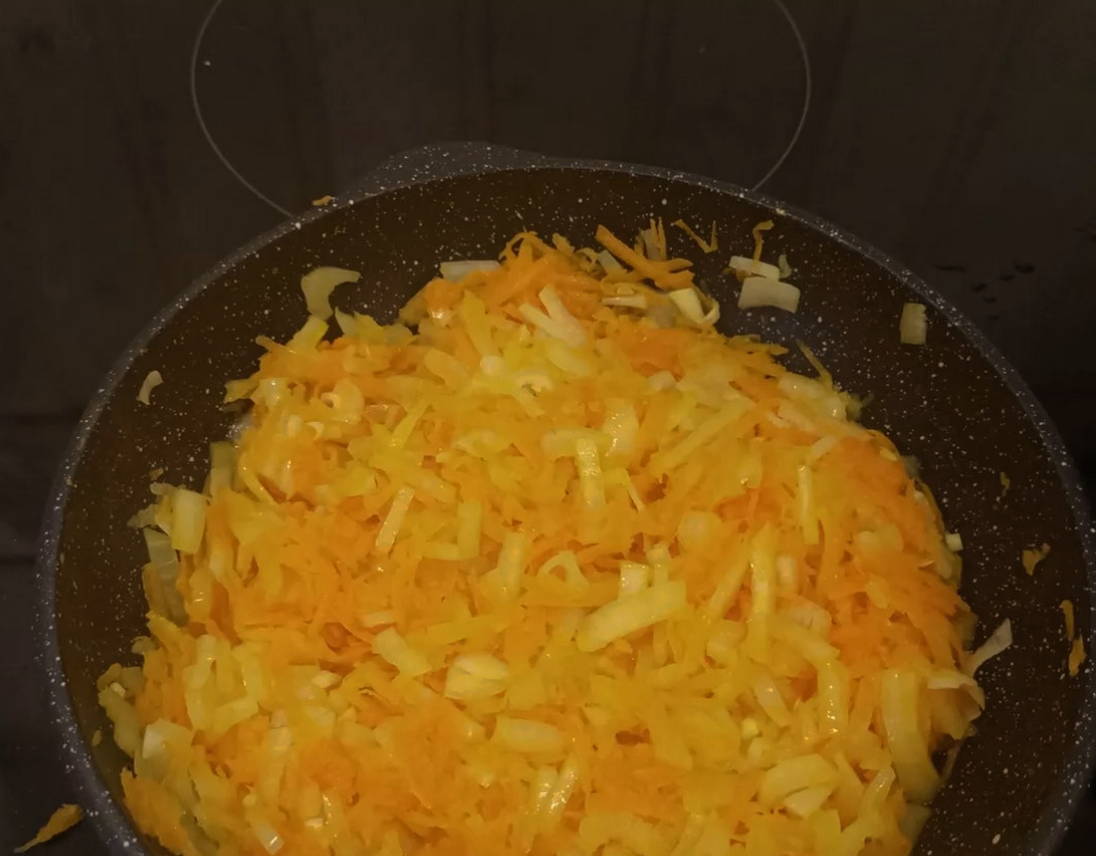 Свинина с картошкой и сыром в горшочках в духовке