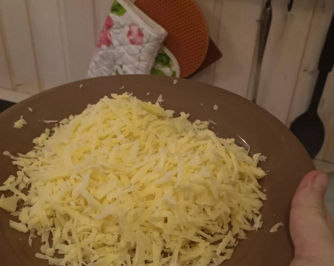 Свинина с картошкой и сыром в горшочках в духовке