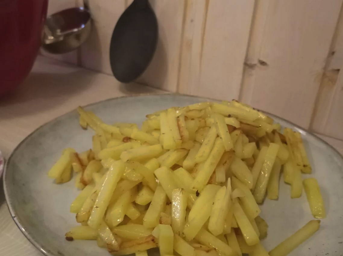 Свинина с картошкой и сыром в горшочках в духовке