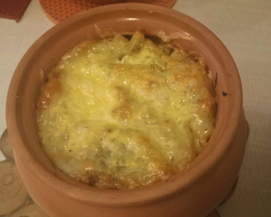 Свинина с картошкой и сыром в горшочках в духовке