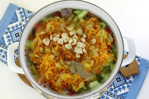 Тушеные куриные желудки с картошкой