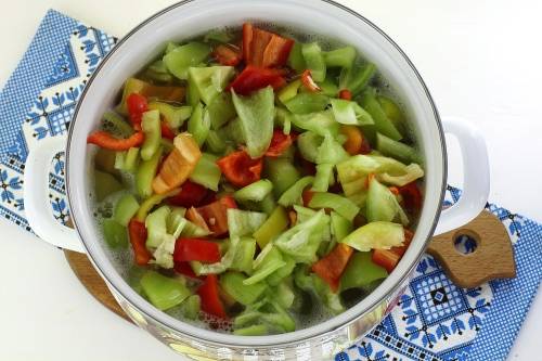 Тушеные куриные желудки с картошкой