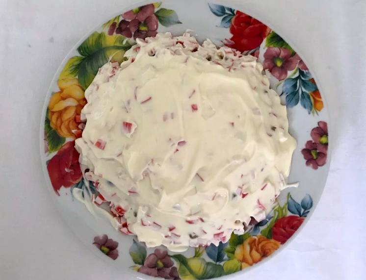 Крабовый салат с сухариками