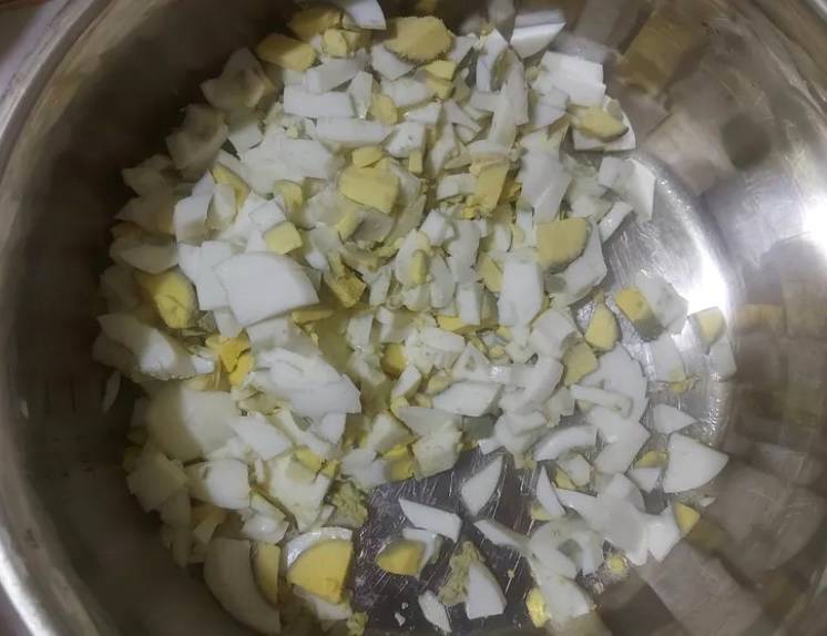 Крабовый салат с соленым огурцом