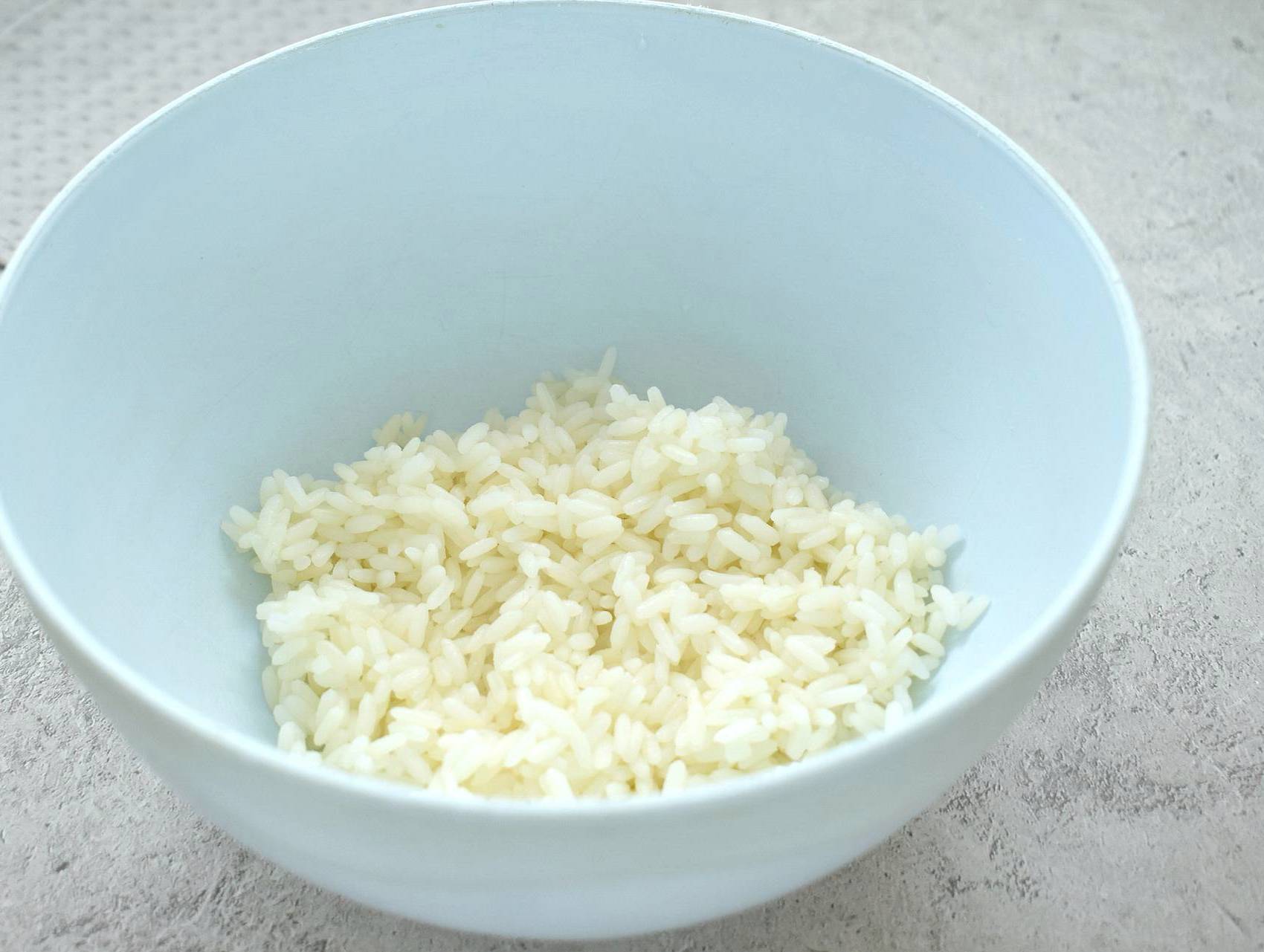 Крабовый салат с рисом и яблоком