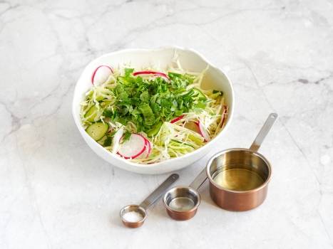 Салат из свежей капусты с уксусом