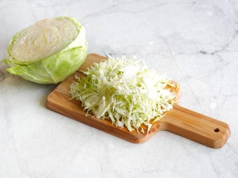 Салат из свежей капусты с уксусом