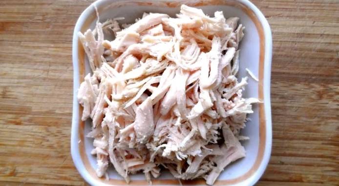 Салат «Калейдоскоп» с курицей и корейской морковью