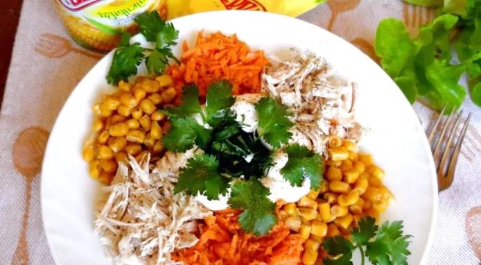Салат «Калейдоскоп» с курицей и корейской морковью