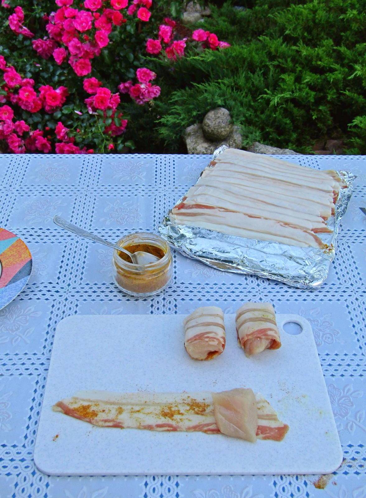 Куриные рулетики в беконе на мангале Куриные рулетики в беконе на мангале