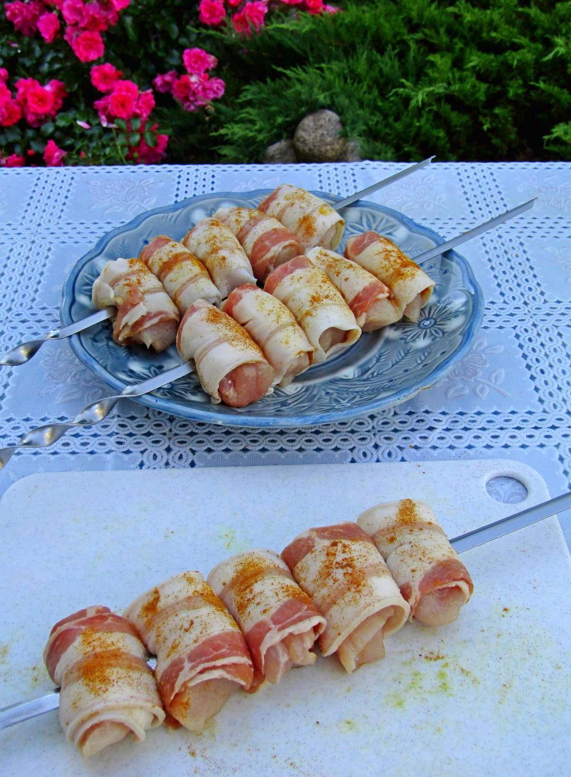 Куриные рулетики в беконе на мангале Куриные рулетики в беконе на мангале