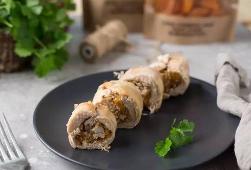 Куриные рулетики с курагой