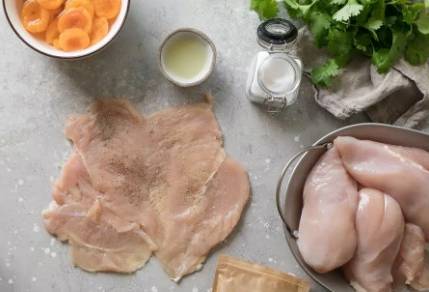 Куриные рулетики с курагой