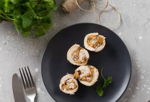Куриные рулетики с курагой