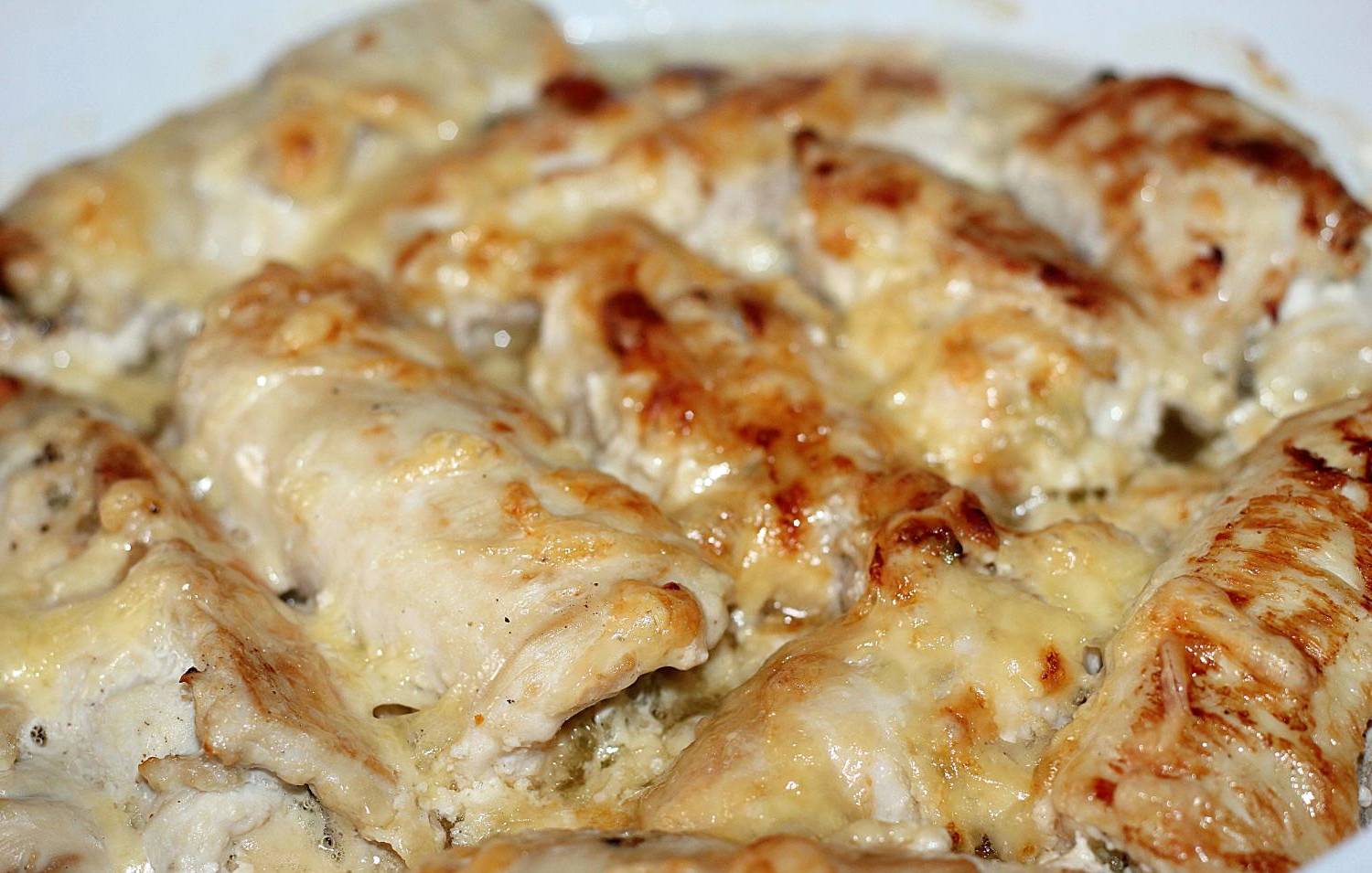 Куриные рулетики в сливочном соусе