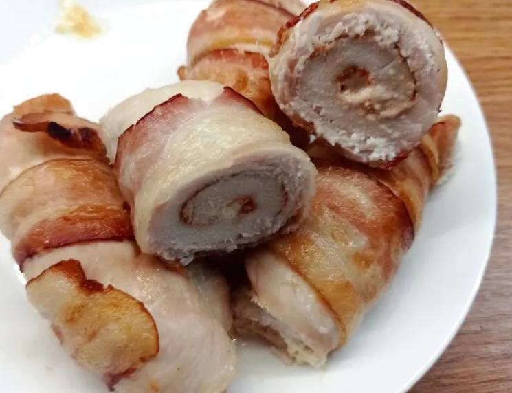 Куриные рулетики с сыром и беконом