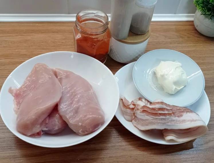 Куриные рулетики с сыром и беконом