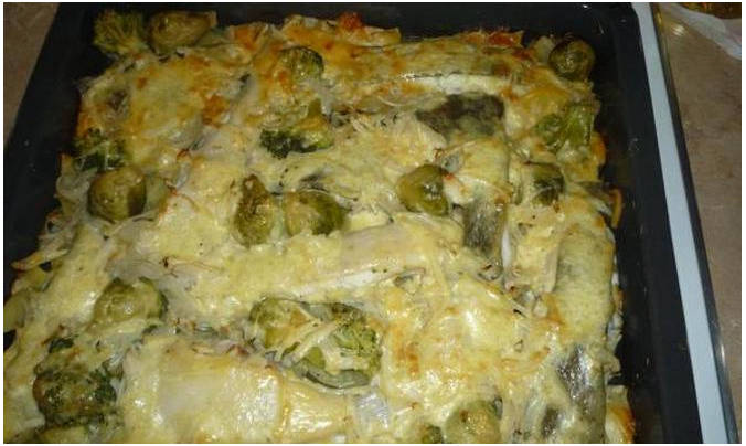 Камбала с картошкой и овощами в духовке
