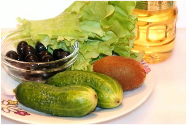 Зеленый салат с киви
