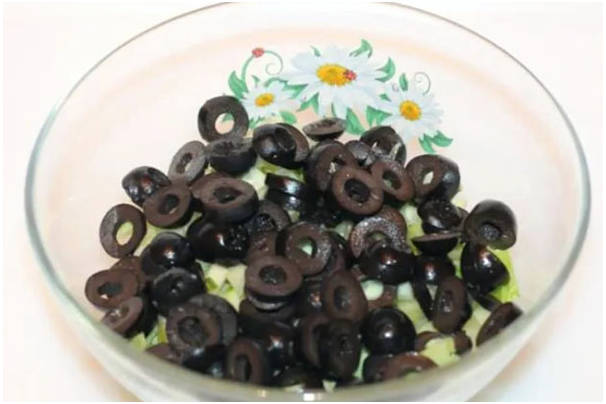 Зеленый салат с киви