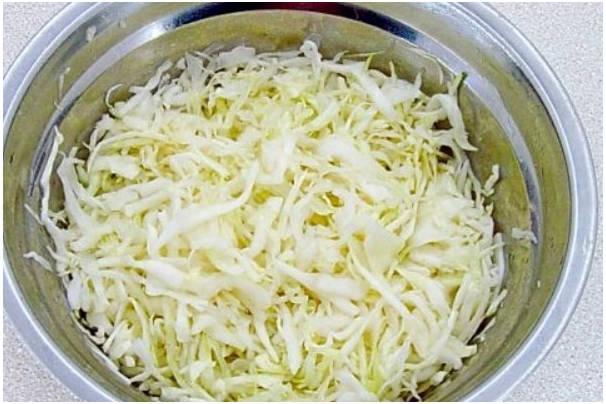 Зеленый салат с капустой