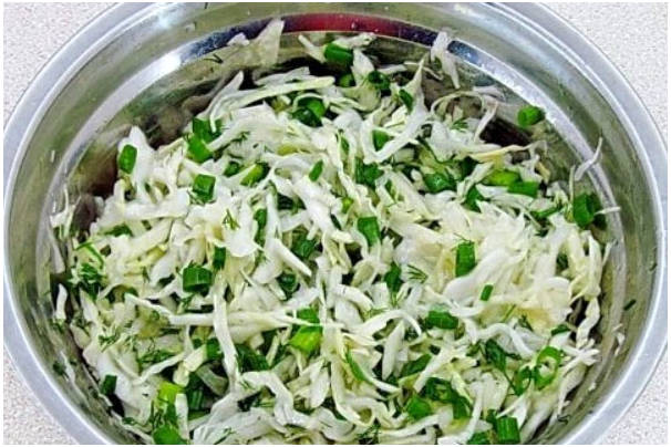 Зеленый салат с капустой