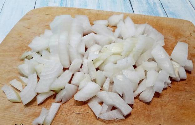 Замороженные голубцы на сковороде