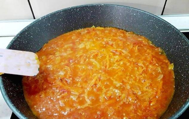 Замороженные голубцы на сковороде