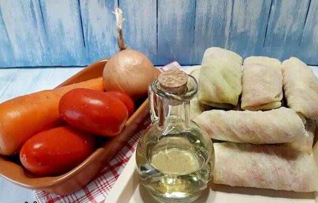 Замороженные голубцы на сковороде