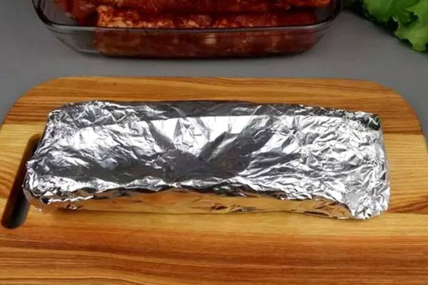 Свиные ребрышки с соевым соусом и горчицей в фольге в духовке