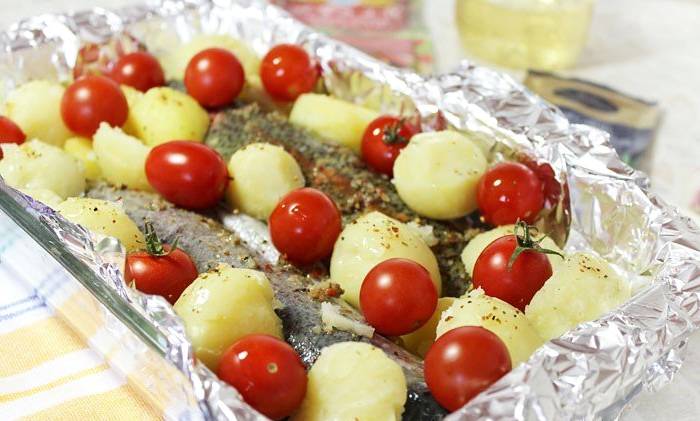 Форель с картофелем целиком в духовке